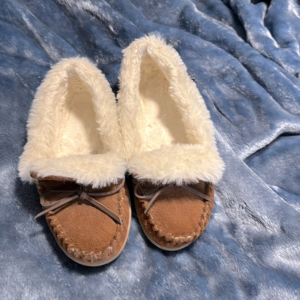 Size 6 Charter Club ladies slippers